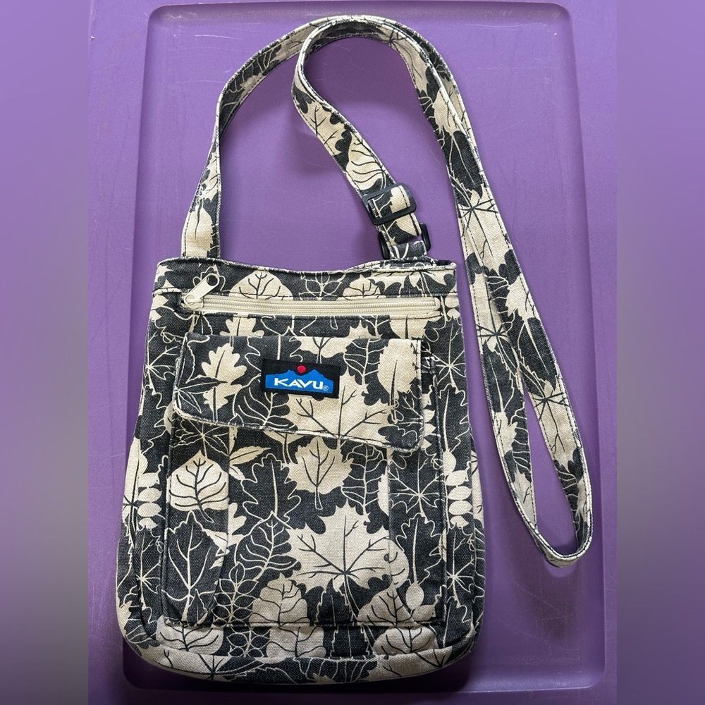 Kavu Keeper Black and Cream Crossbody Bag with Adjustable Strap